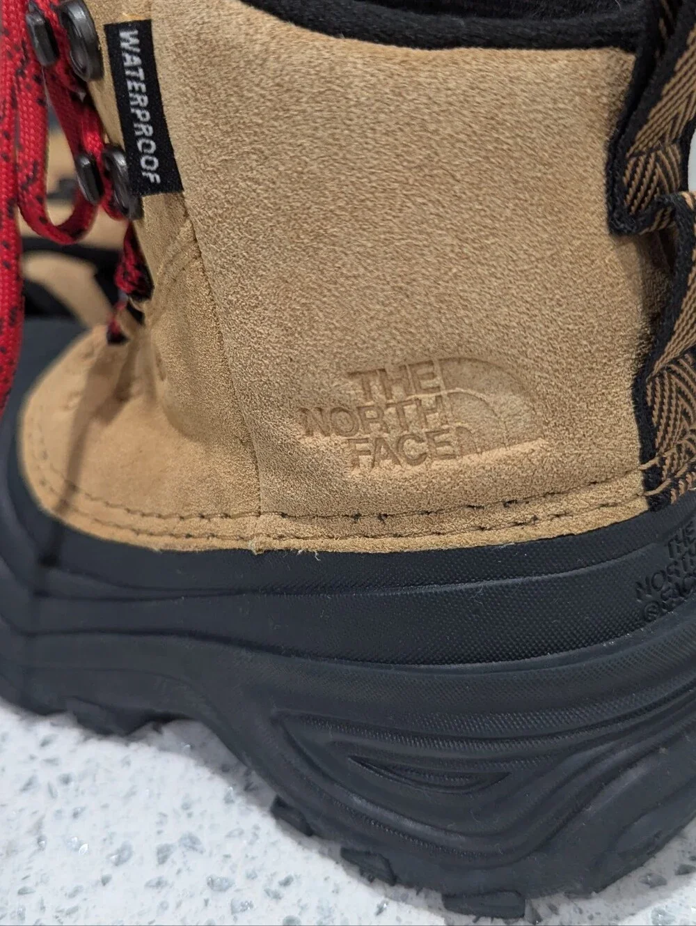 The North Face kids Chilkat V Lace Waterproof Hiking Boots Brown Black Size 12